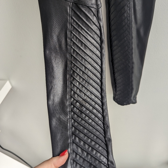 Spanx Faux Leather Moto Leggings. Size M - Picture 3 of 6